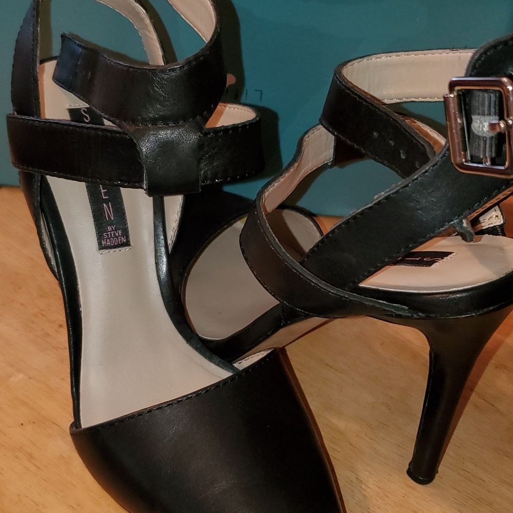Steven madden black heels size 7.5